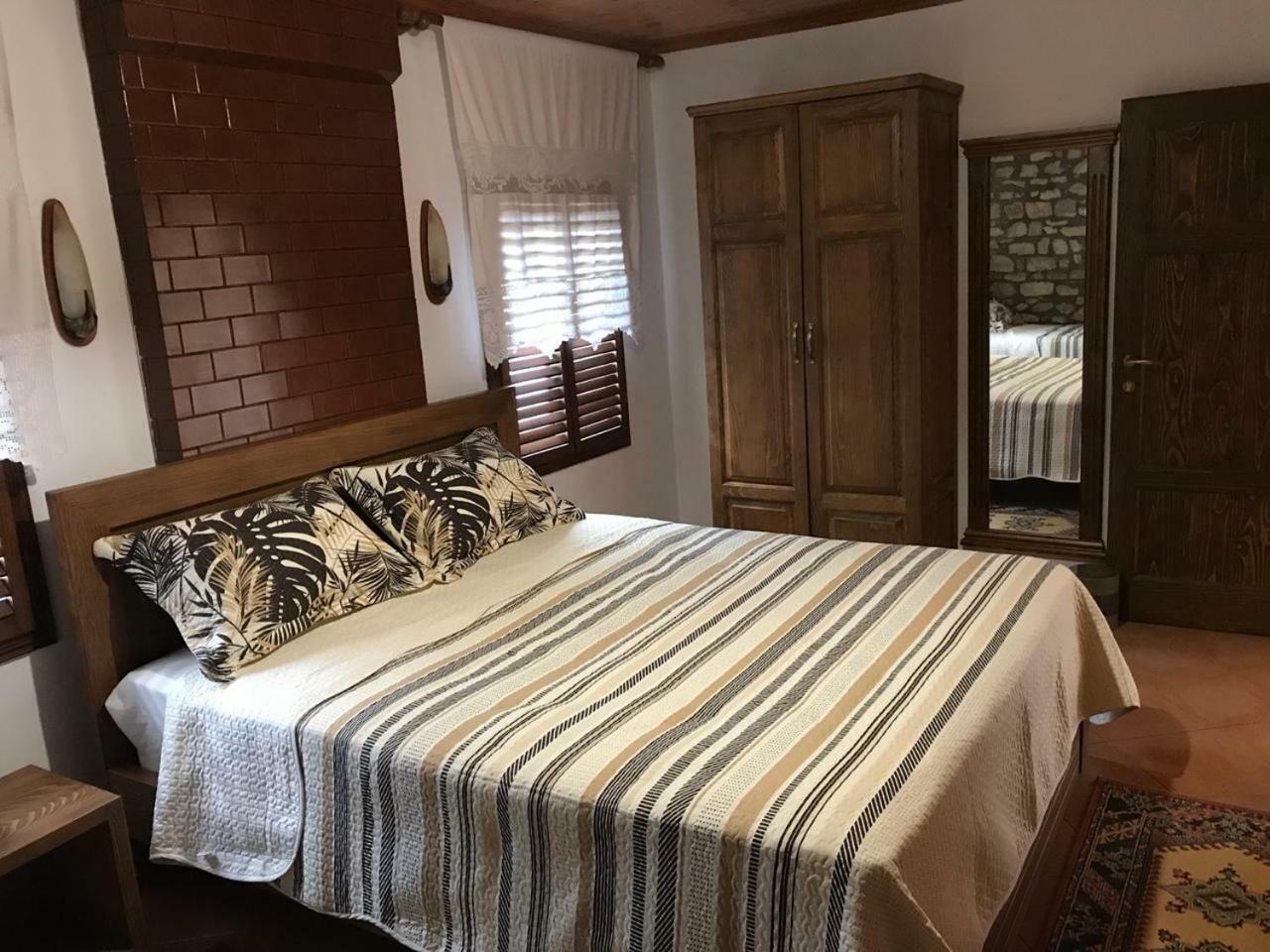 Guesthouse Arjan Berat Kültér fotó