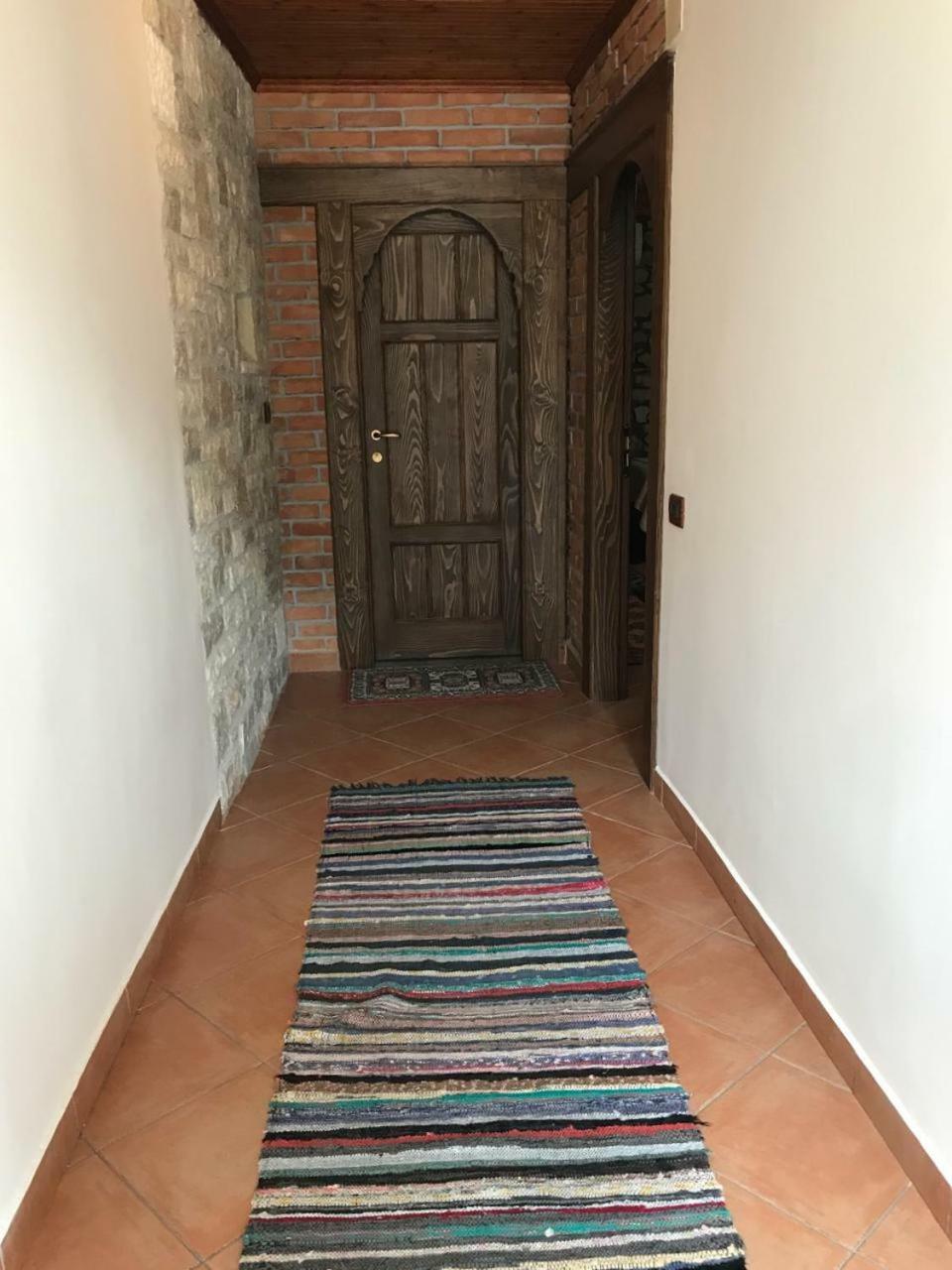 Guesthouse Arjan Berat Kültér fotó