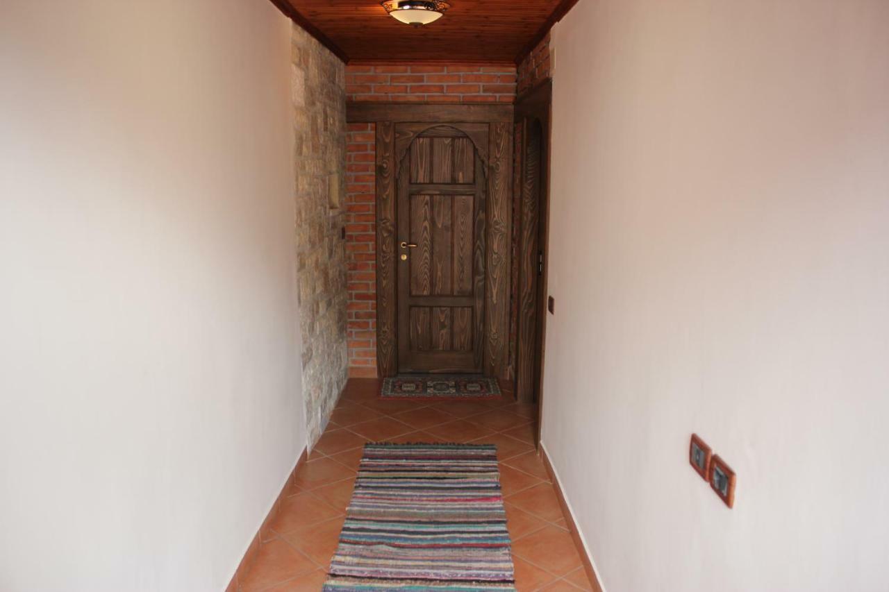 Guesthouse Arjan Berat Kültér fotó
