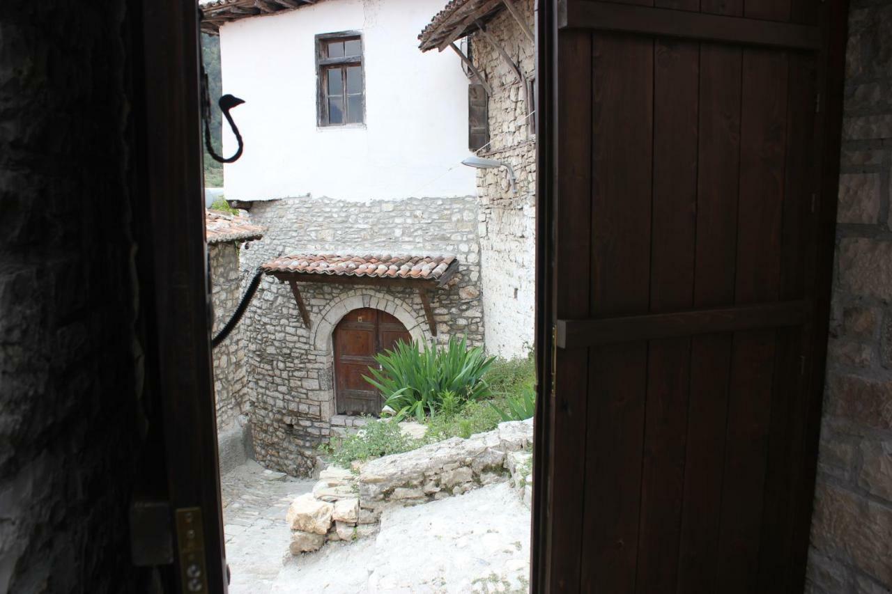 Guesthouse Arjan Berat Kültér fotó